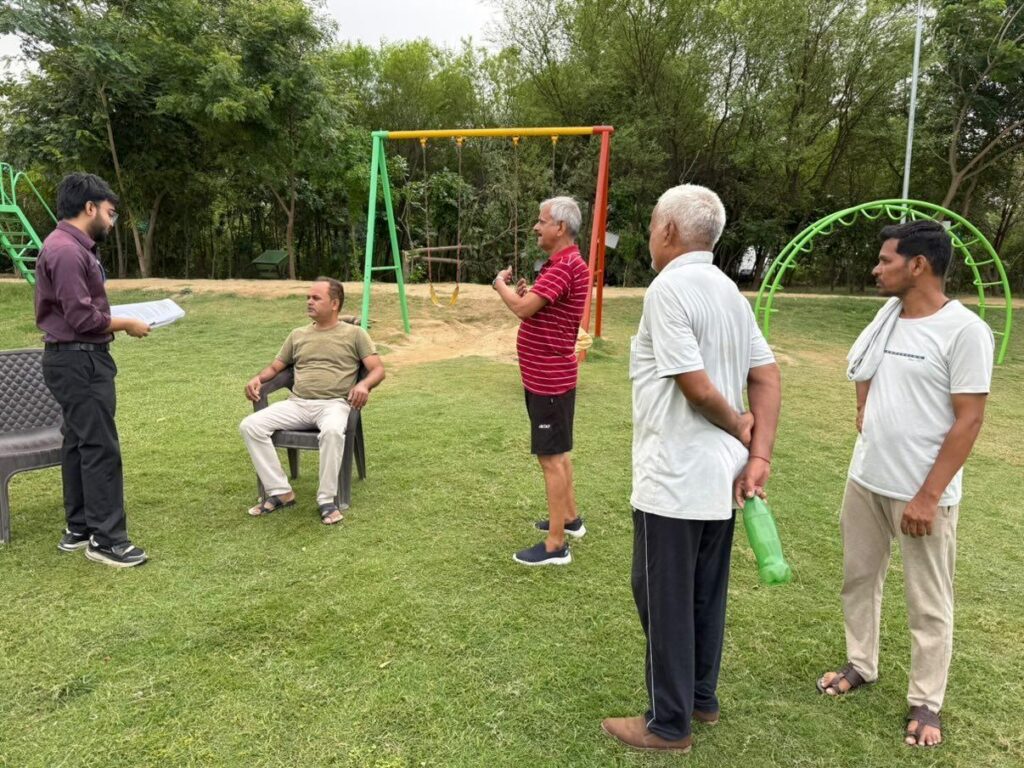 Field survey discussion with park staff and residents at Etawah Nagar Van