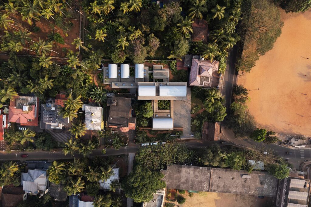 Aerial view of the house within its site. Photo: Turtle Arts Photography