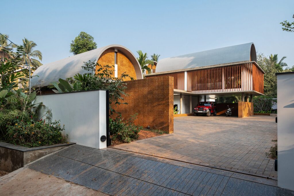Vaulted roofs and laterite walls face the entrance court. Photo: Turtle Arts Photography